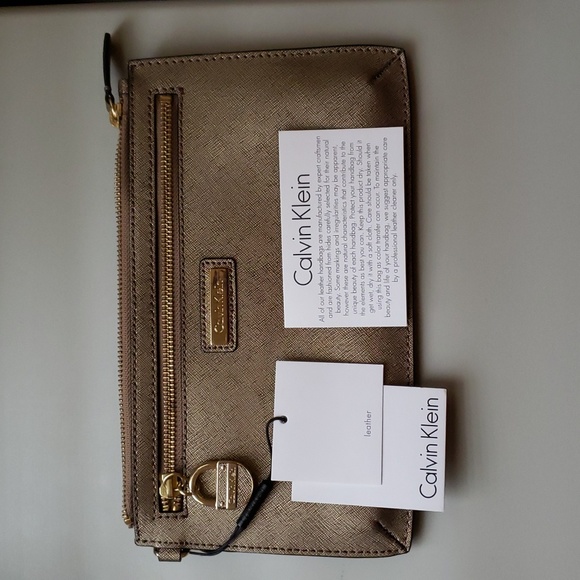 CALVIN KLEIN Bronze Gold Metallic Wristlet - Picture 6 of 6